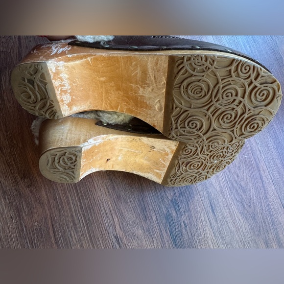 UGG Women’s Kalie Leather Studded Shearling Clogs Wood Bottom - Picture 12 of 15